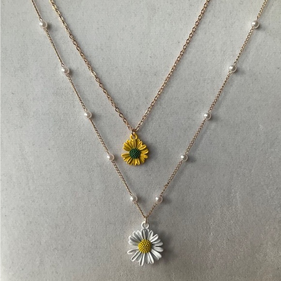 Double Layered Pearl Chain Necklace with Daisy Flowers Bohemian - Picture 8 of 8